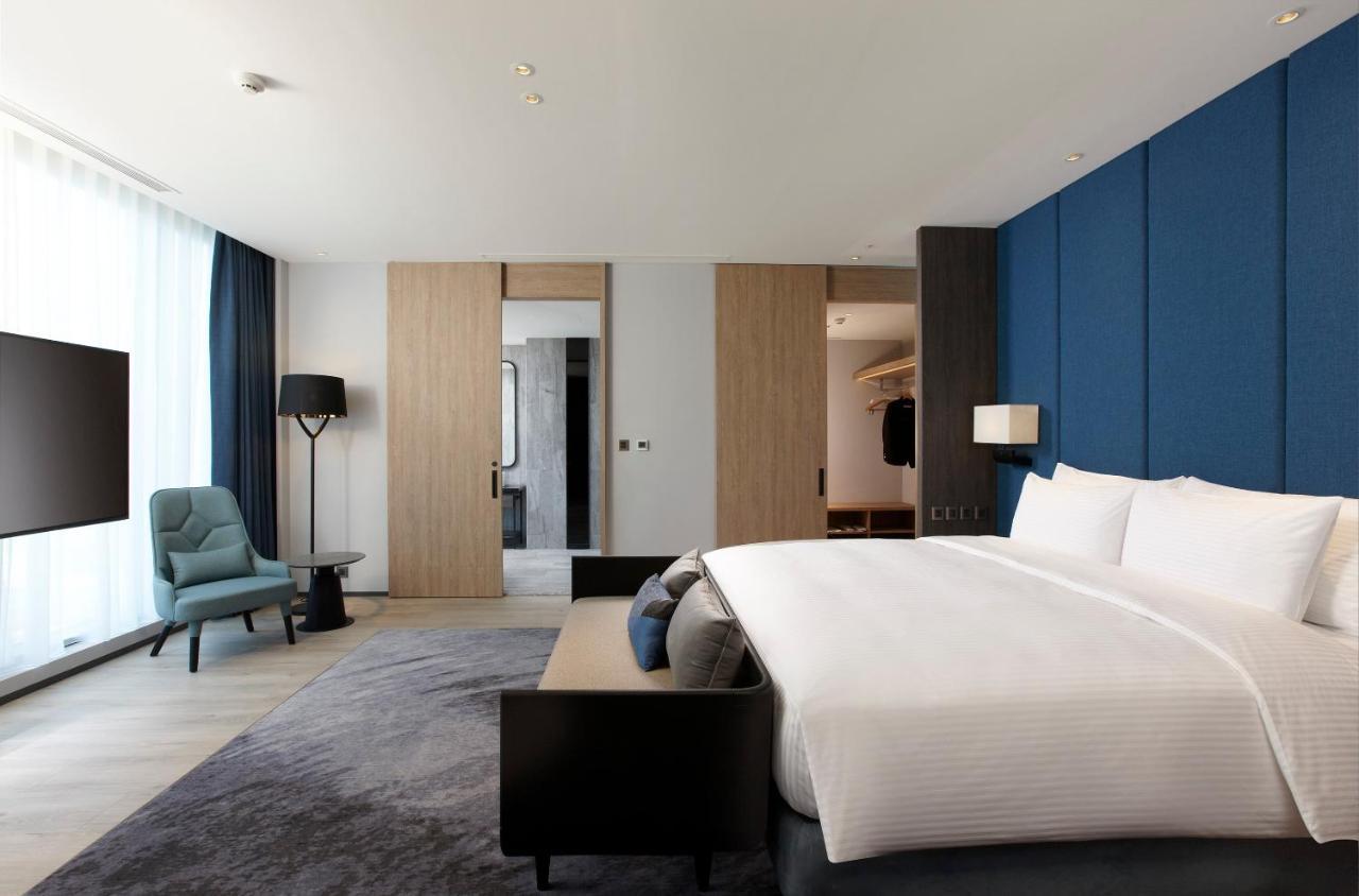 Hotel Cozzi Blu Čung-li Exteriér fotografie A bedroom at the hotel